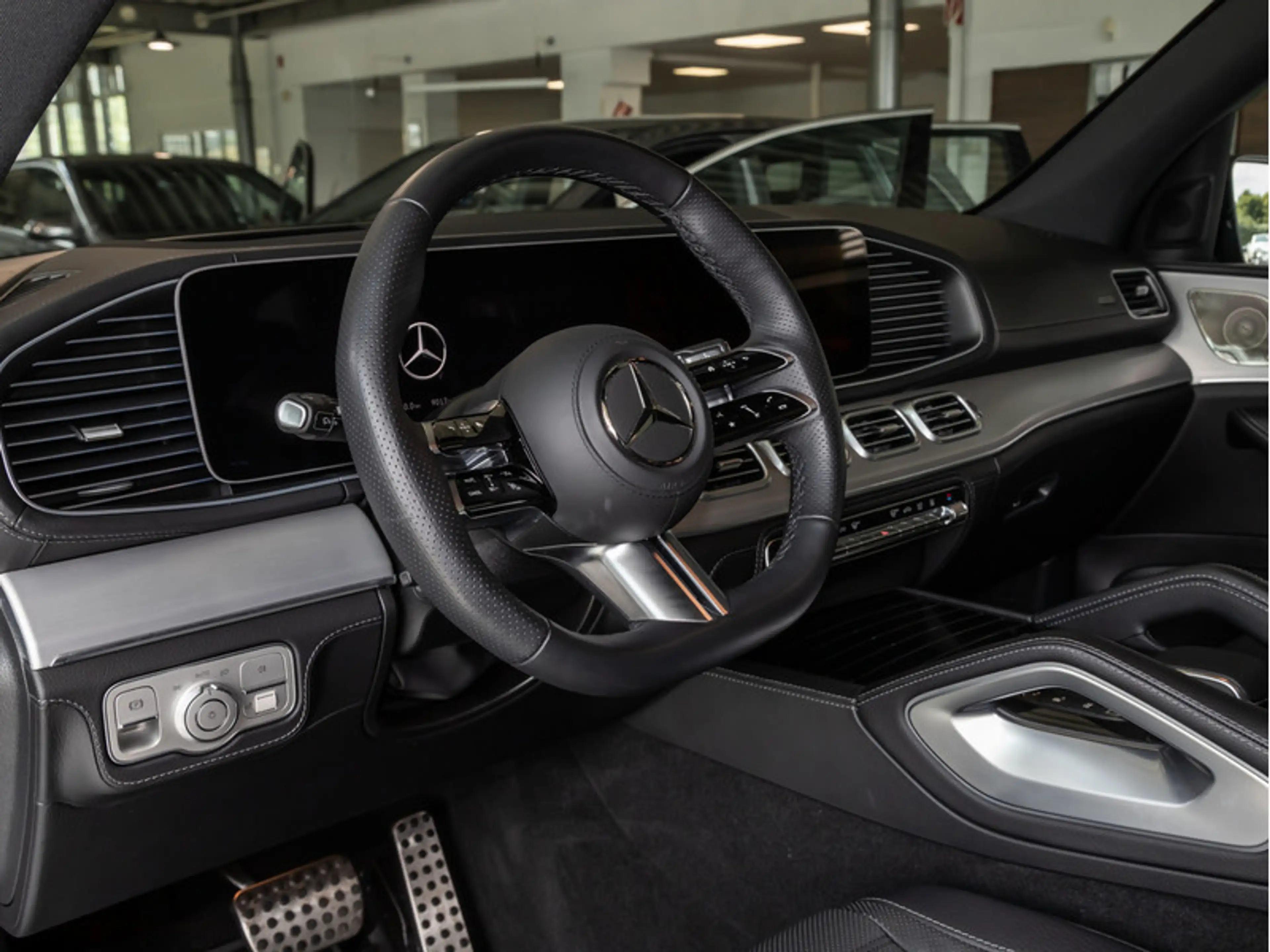 Mercedes-Benz GLS 450 d 4MATIC — photo 12