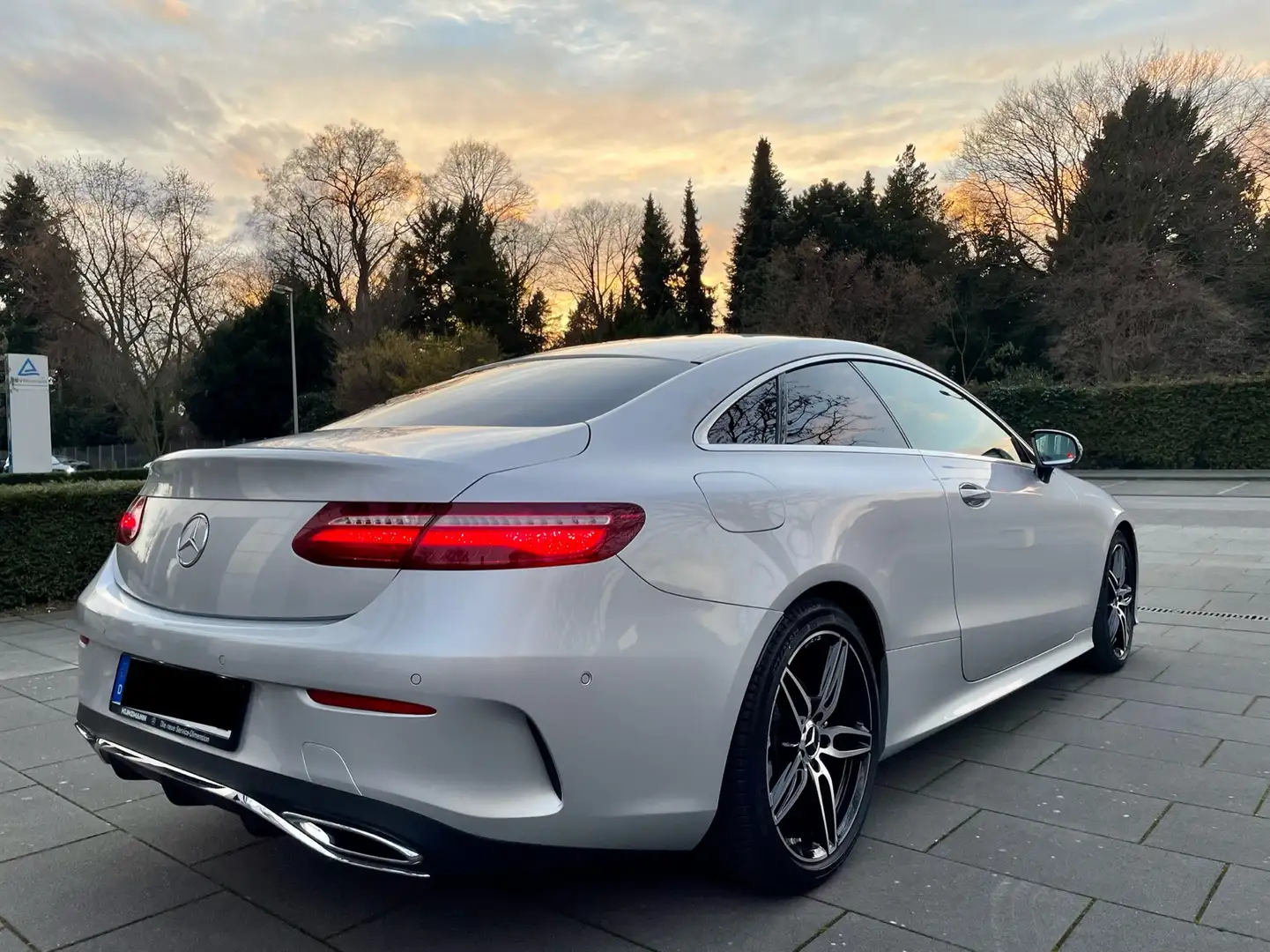 Mercedes-Benz E 220 d Coupe 9G-TRONIC AMG Line Silber - 2