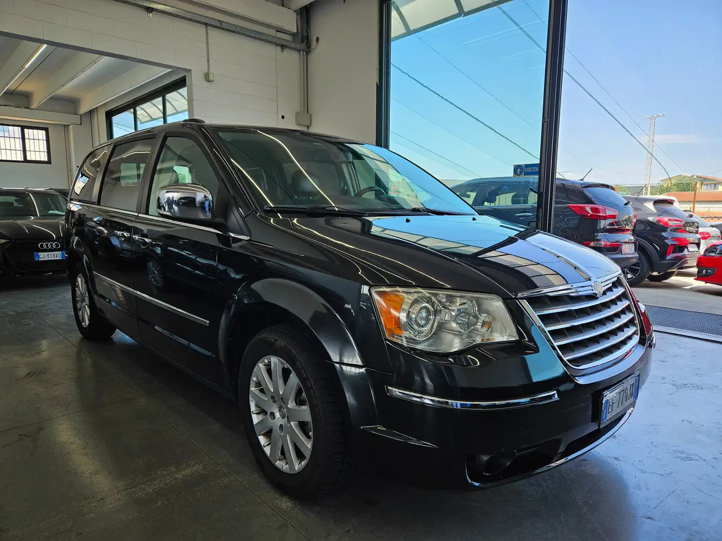 Chrysler Grand Voyager Grand Voyager 2.8 crd Limited auto dpf 7PT. Nero - 1