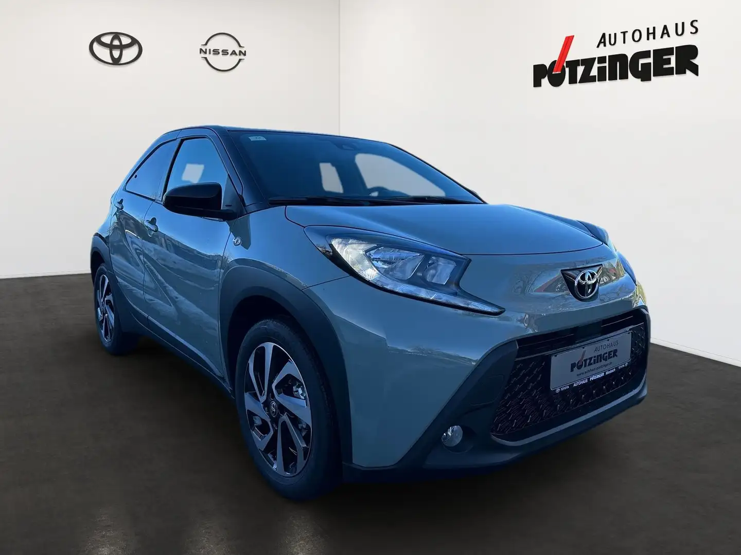 Toyota Aygo X 1.0 Team D, Kamera,DAB,Apple/Android Gri - 2