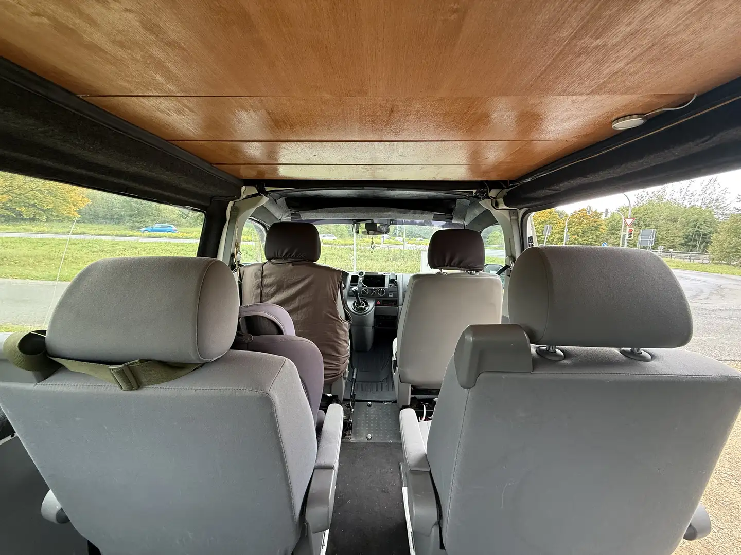 Volkswagen T5 Transporter 7-Sitzer, 4 Schlaf Plätze, Langer Radstand - 2