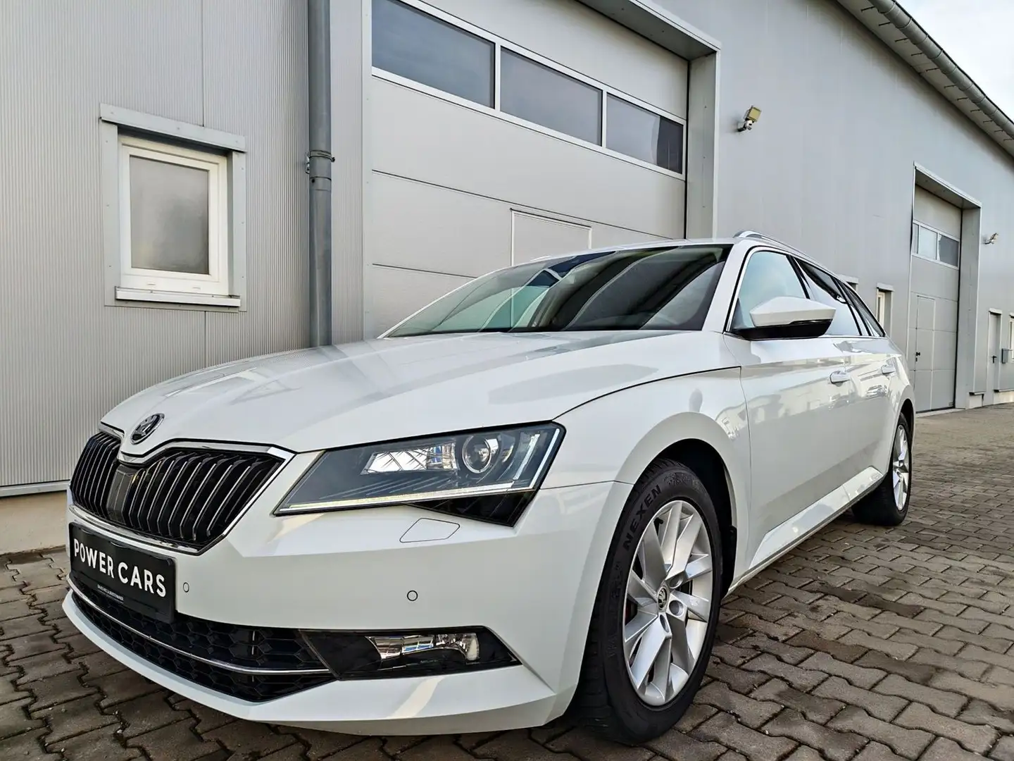 Skoda Superb Style 4x4*ACC*AHK*Standhzg*DAB*Navi*Cam Blanc - 1