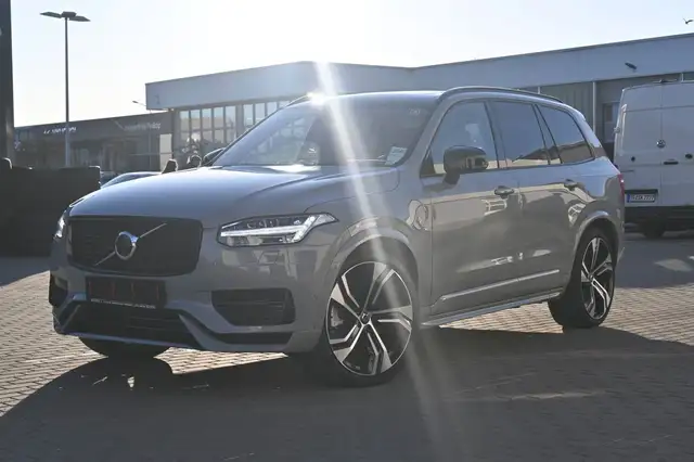 Volvo XC90 view 2