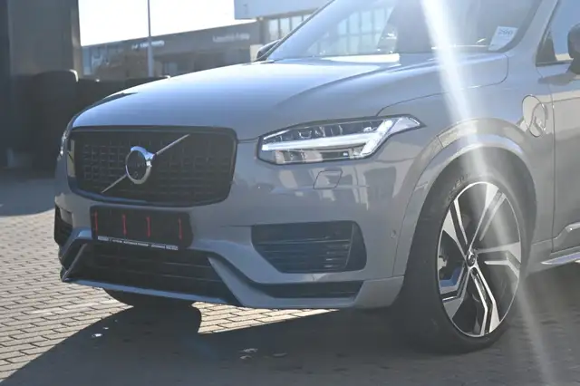 Volvo XC90 view 10