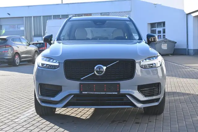 Volvo XC90 view 9