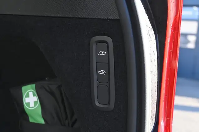 Volvo XC90 view 14
