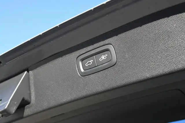 Volvo XC90 view 15