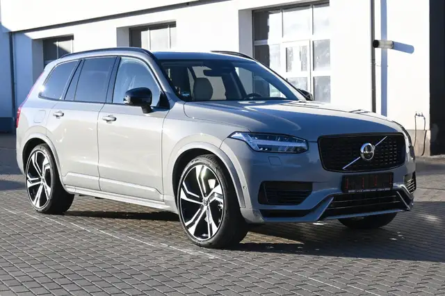 Volvo XC90 view 8