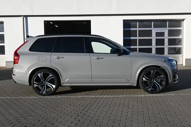 Volvo XC90 view 7