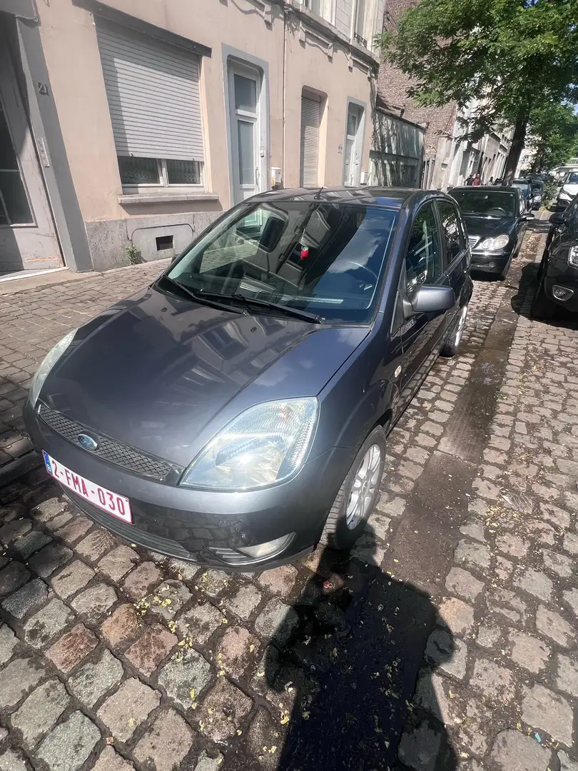 Ford Fiesta ford fiesta 1.3 essence 2005 157000 km a discuter - 1