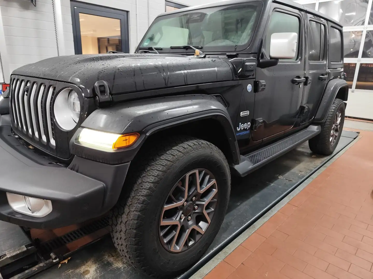 Jeep Wrangler Plug-In Hybrid Sahara 4xe Leder beige Zwart - 2