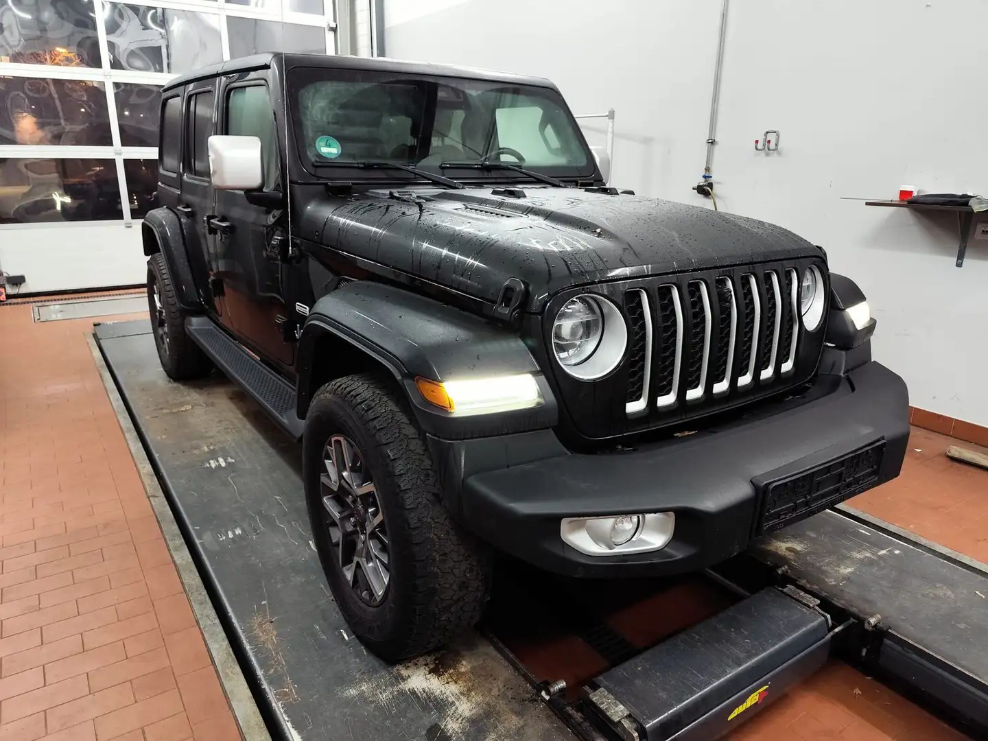Jeep Wrangler Plug-In Hybrid Sahara 4xe Leder beige Zwart - 1