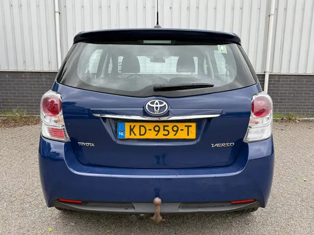 Toyota Verso view 4