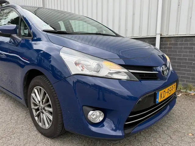 Toyota Verso view 8