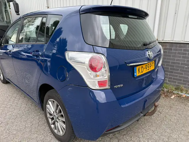 Toyota Verso view 3