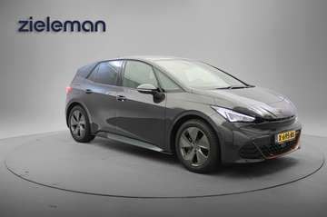 Essential 62 kWh - Carplay, Cruise, Stoelverw. Spo