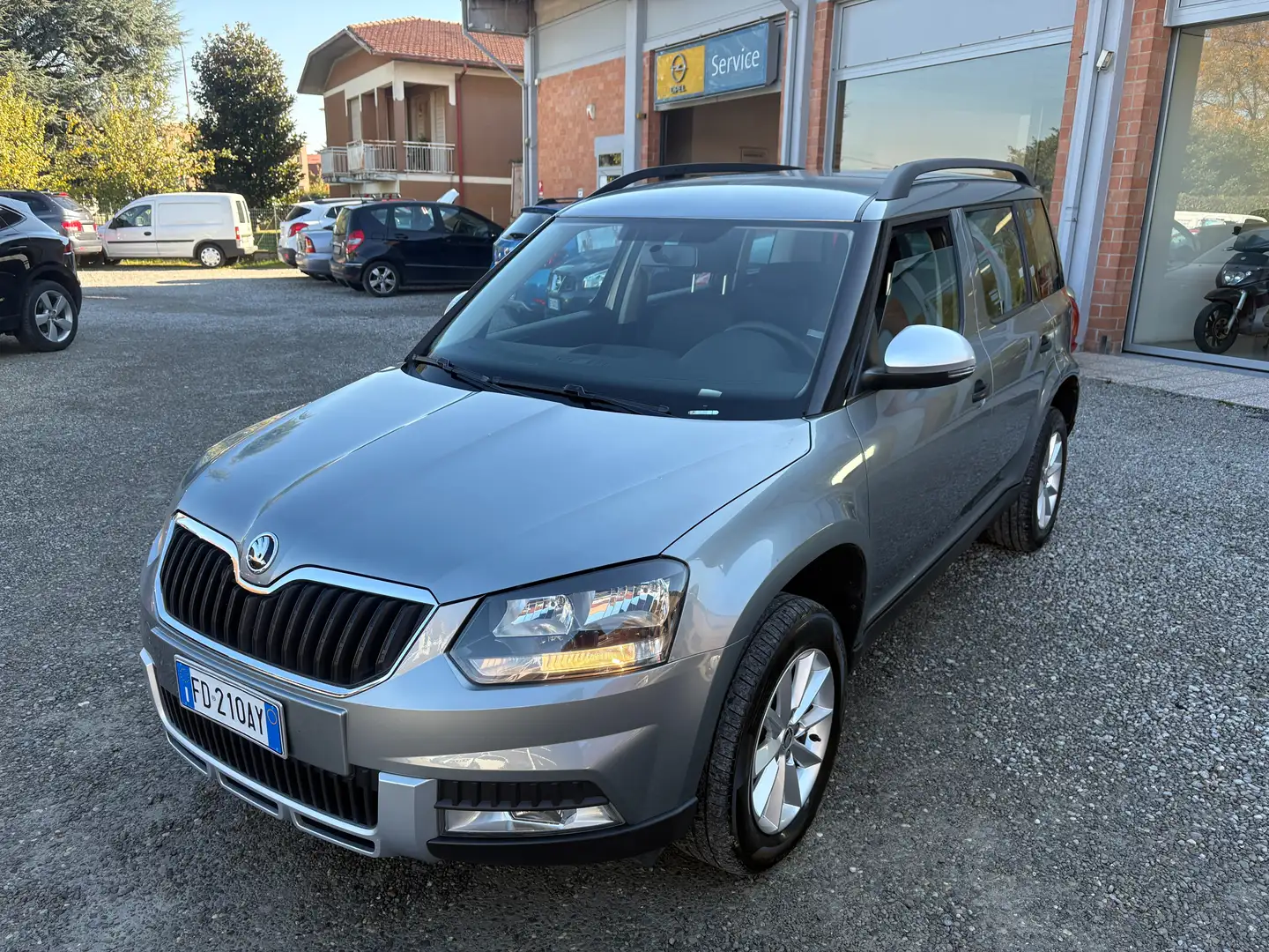 Skoda Yeti Yeti 2014 2.0 tdi Easy 110cv my16 Grigio - 1