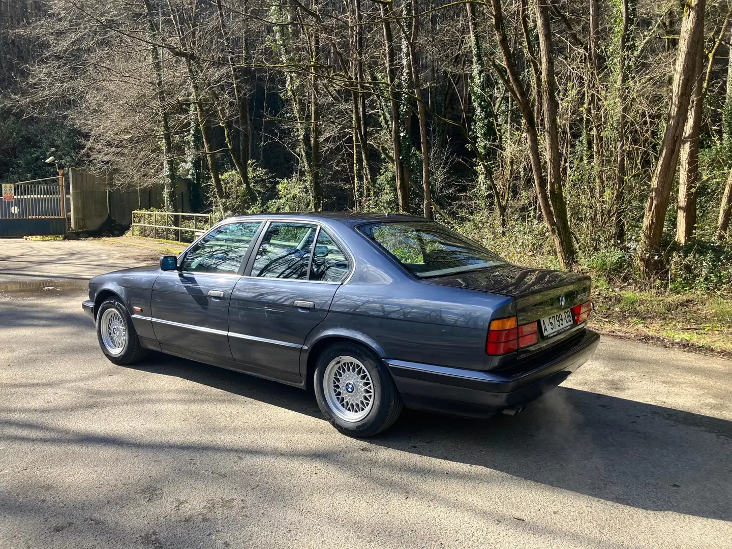 BMW 525 525i 24v Синій - 2