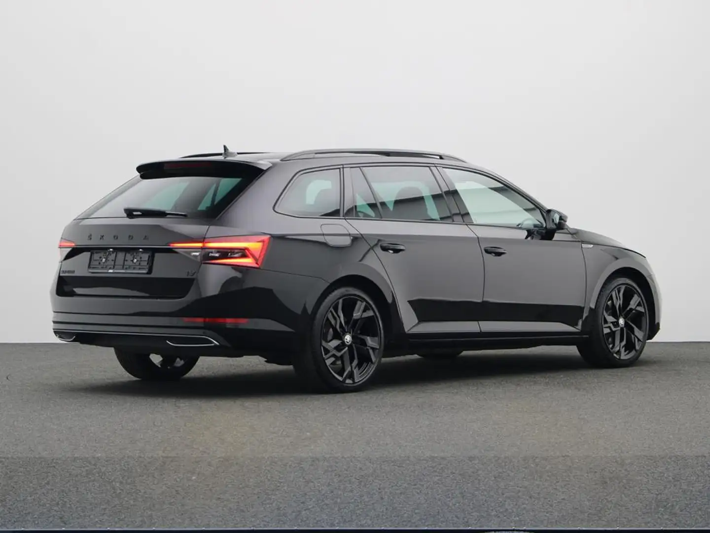 Skoda Superb IV Sportline 1.4 TSI 218 PK DSG AUTOMAAT Noir - 2