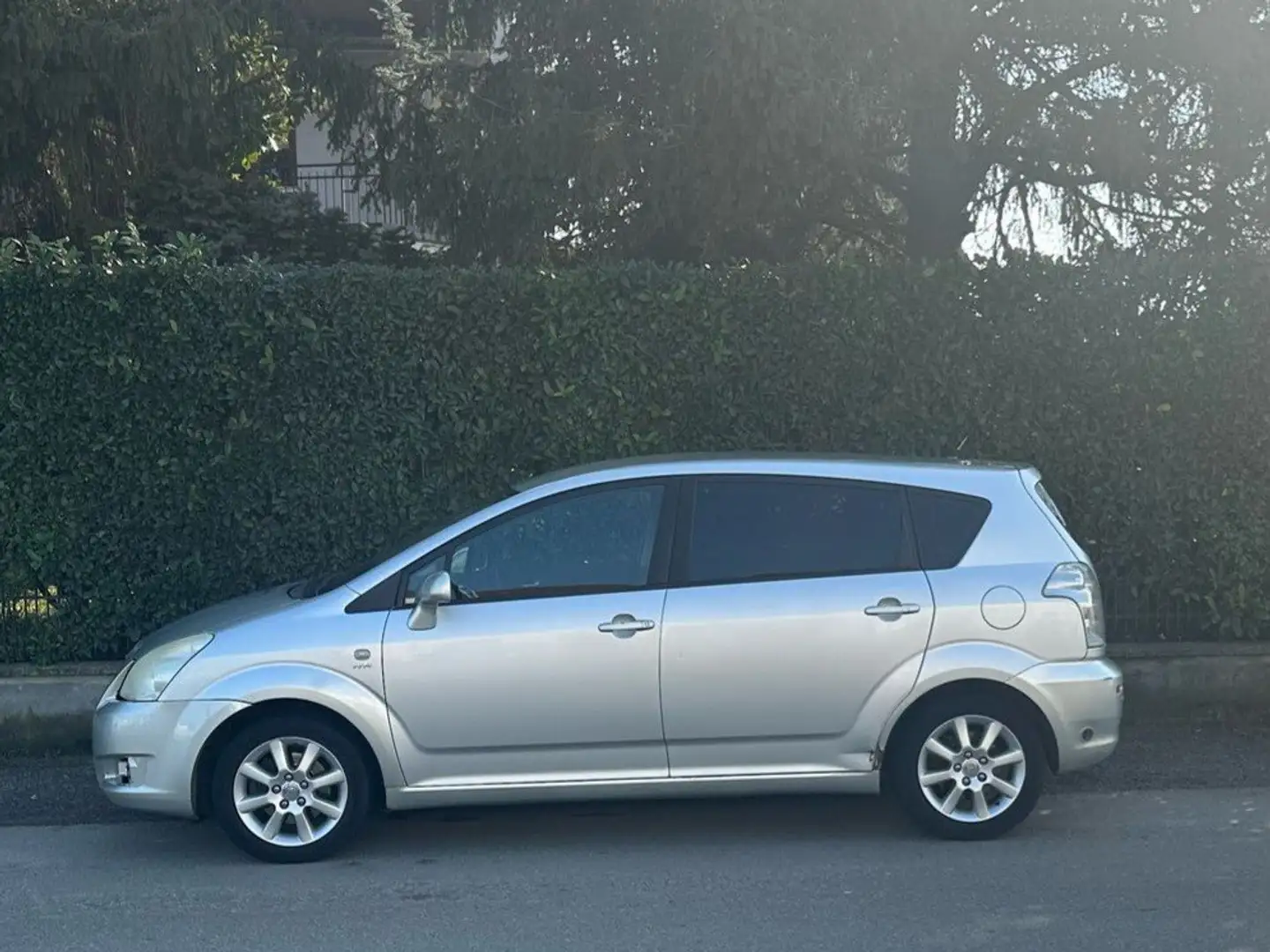 Toyota Corolla Verso gpl Šedá - 1