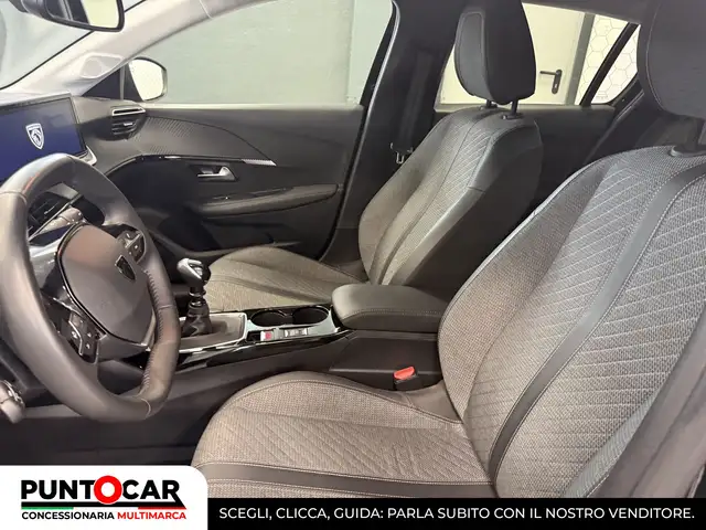 Peugeot 208 view 9
