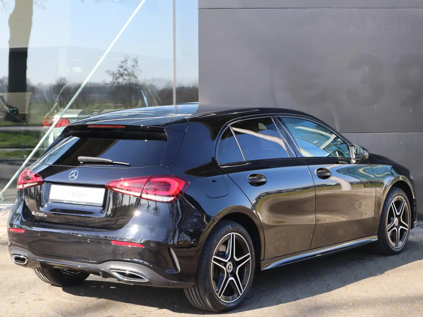 Mercedes-Benz A 250 e Business Solution AMG Limited | Navigatie | Trek Zwart - 2