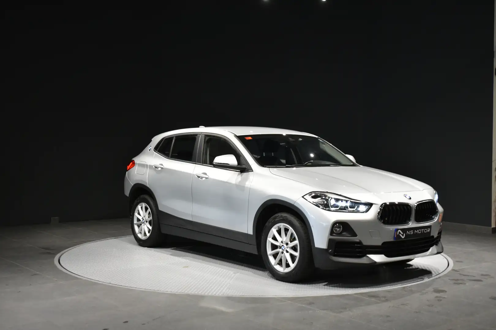 BMW X2 sDrive 18dA Gris - 2