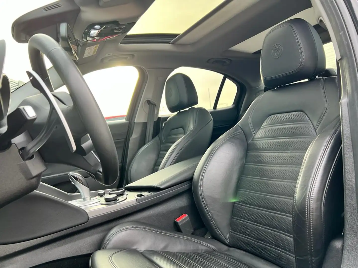 Alfa Romeo Giulia 2.2 JTDM AT8 B-Tech B-Tech Schwarz - 2