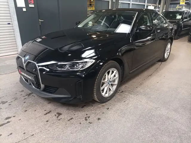 BMW I4 view 3