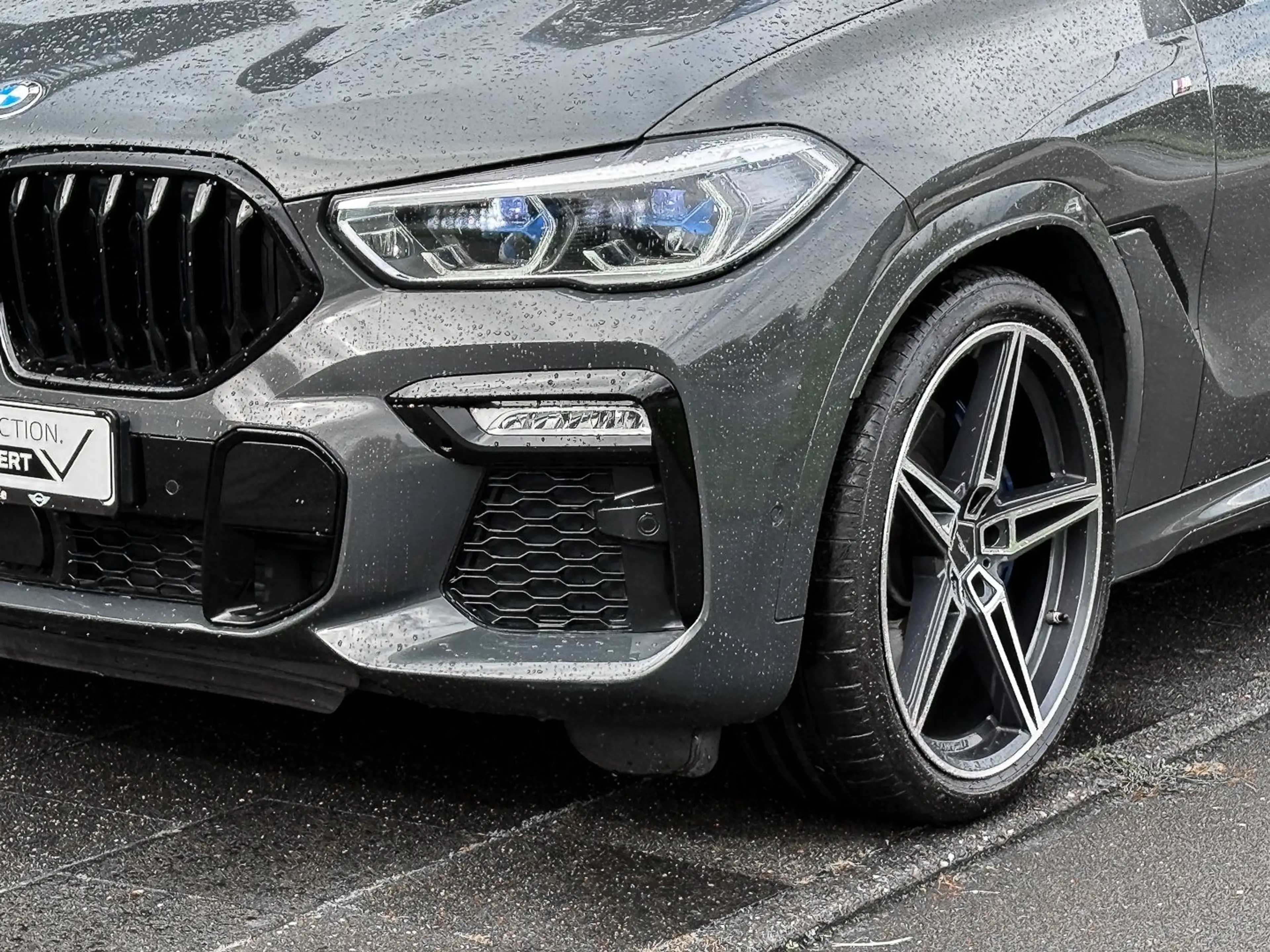 BMW X6 M50i HUD PANO ACC AHK 360°KAM RFK NAVI LED — photo 5