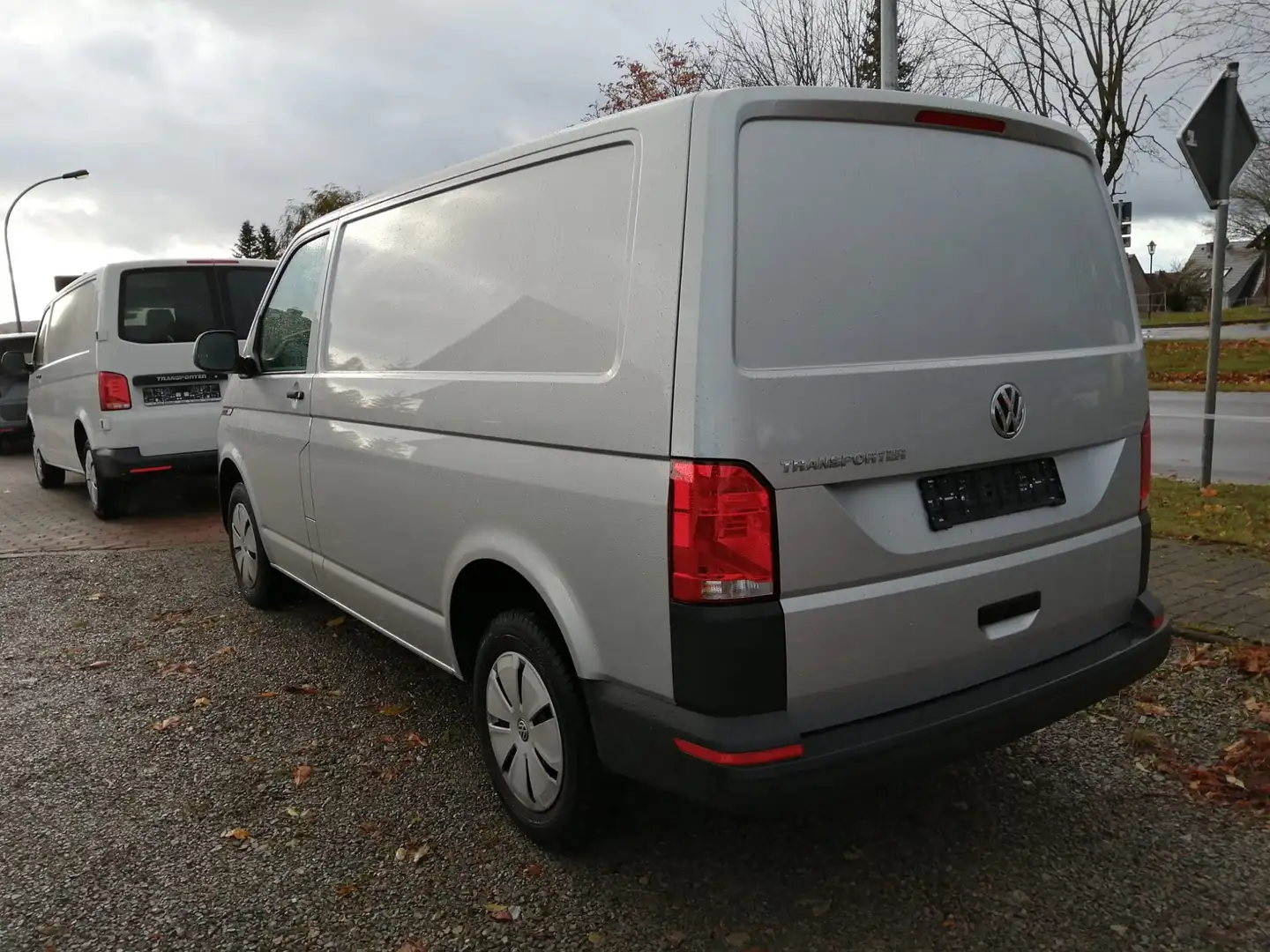 Volkswagen T6.1 Transporter FWD Silber - 2