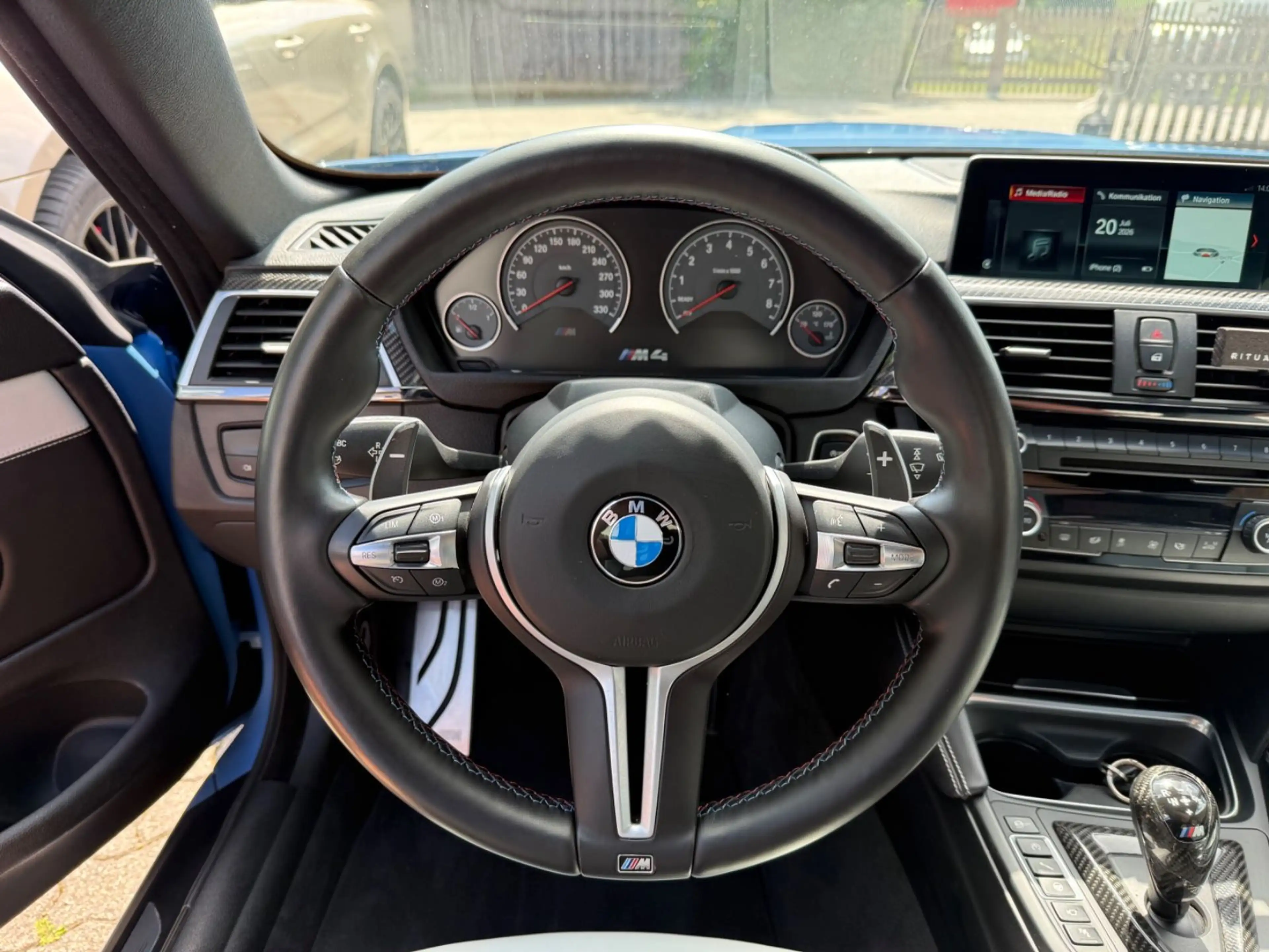 BMW M4 COMPETITION CABRIO *TRAUMZUSTAND* — photo 14