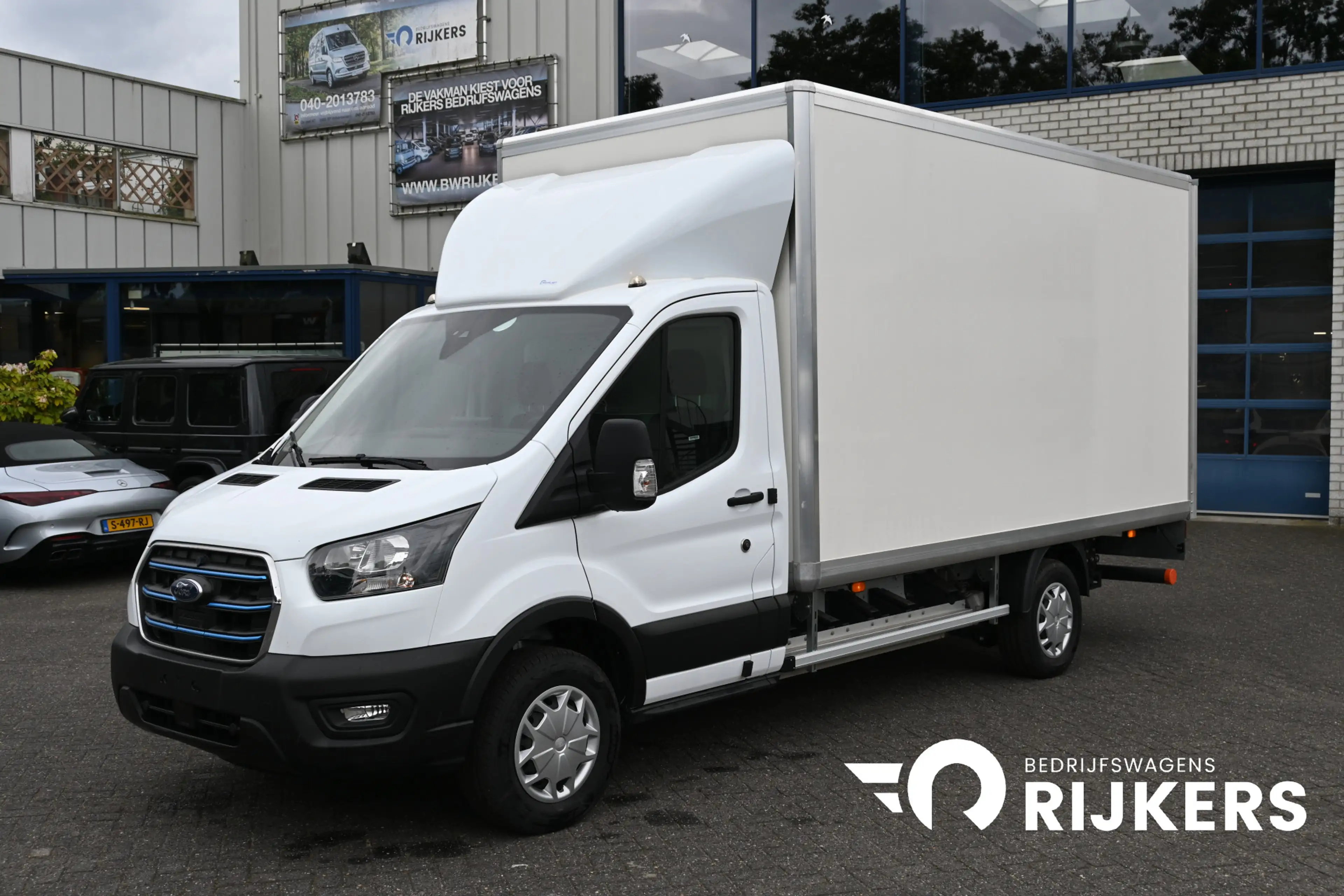 Ford E-Transit Bakwagen met Dhollandia laadklep Navigatie met cam