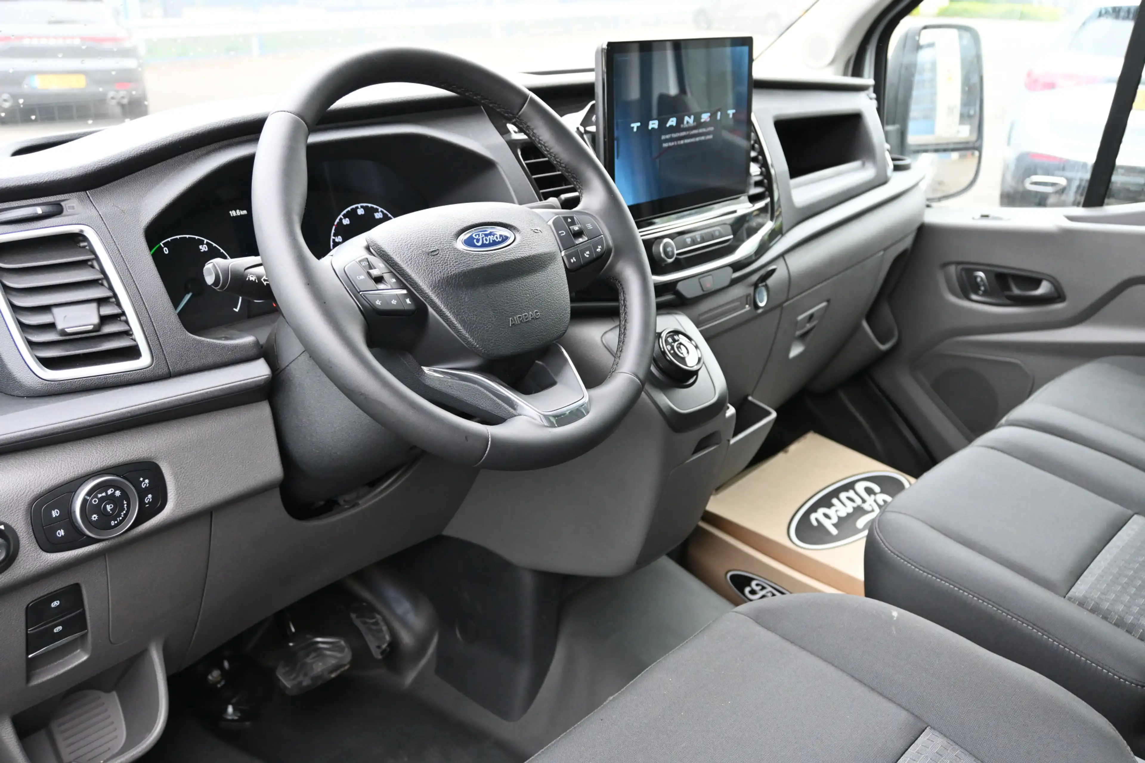 Ford E-Transit Bakwagen met Dhollandia laadklep Navigatie met cam — photo 5