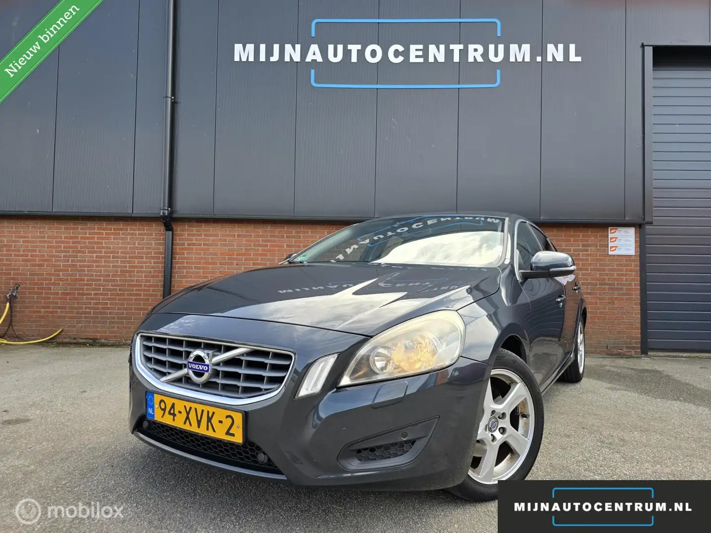Volvo S60 2.0 D3 R-Design / CLIMA✔️/ NAVI✔️/ APK✔️ Grijs - 1