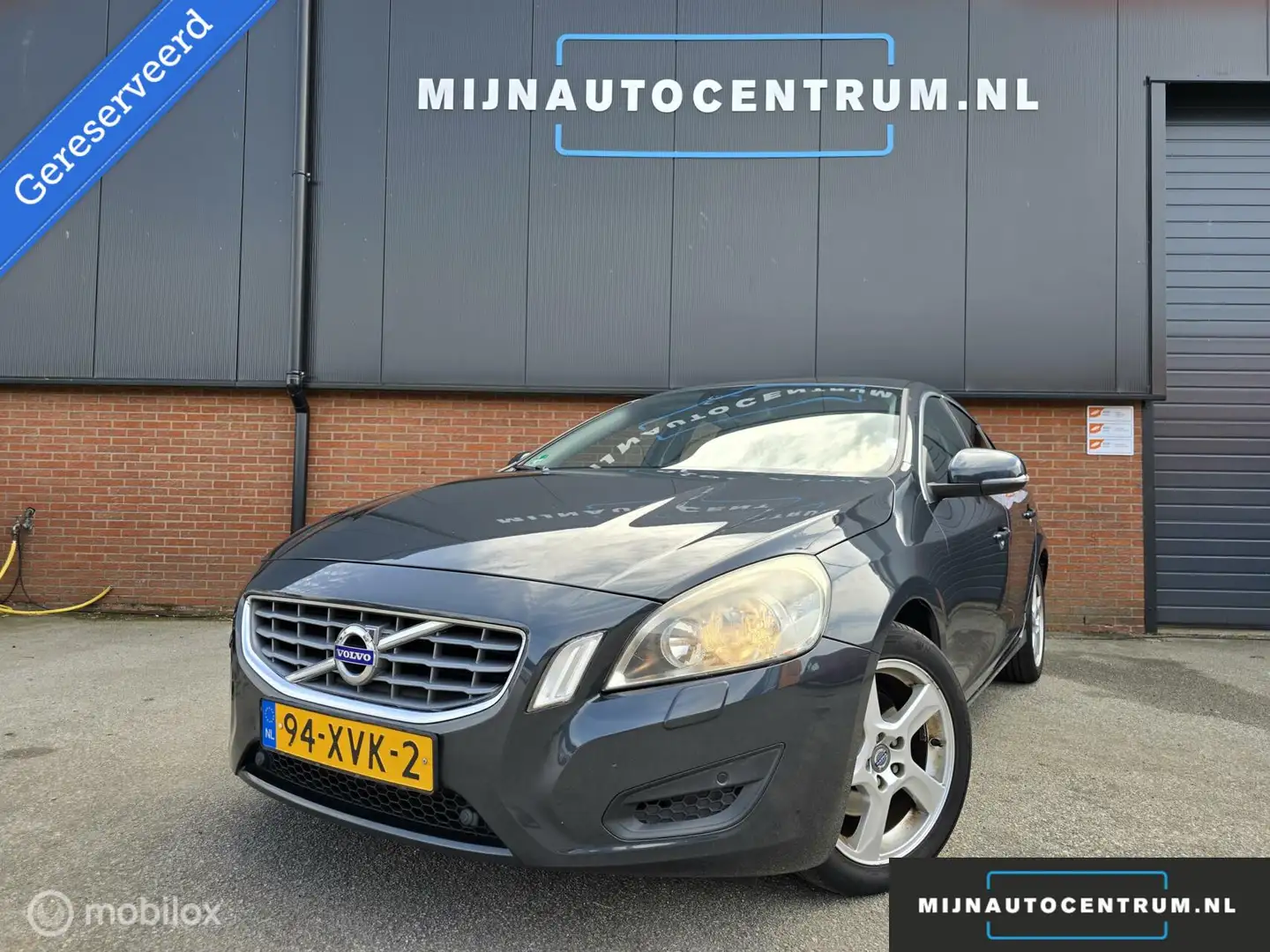 Volvo S60 2.0 D3 R-Design / CLIMA✔️/ NAVI✔️/ APK✔️ Grijs - 1