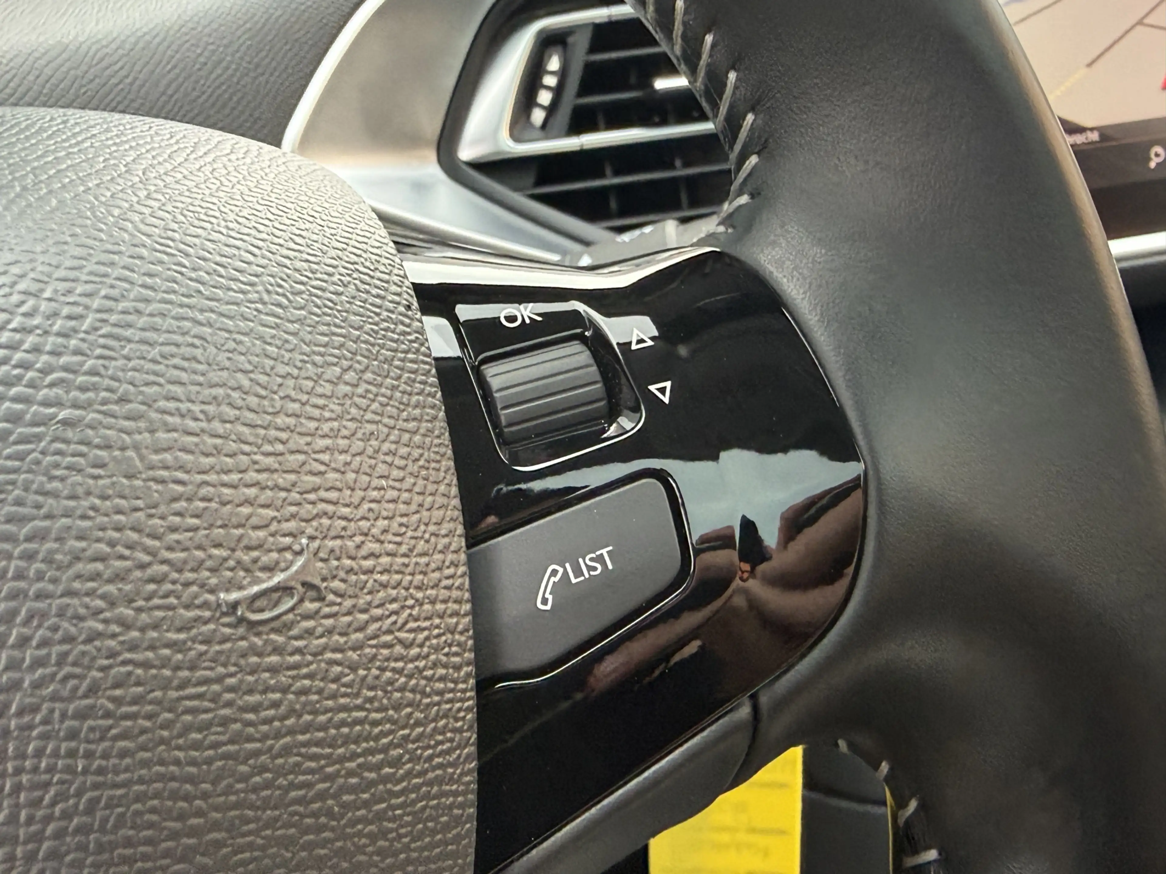 Peugeot 308 BWJ 2021 1.2 PureTech 111 PK Blue Lease Executive — photo 17