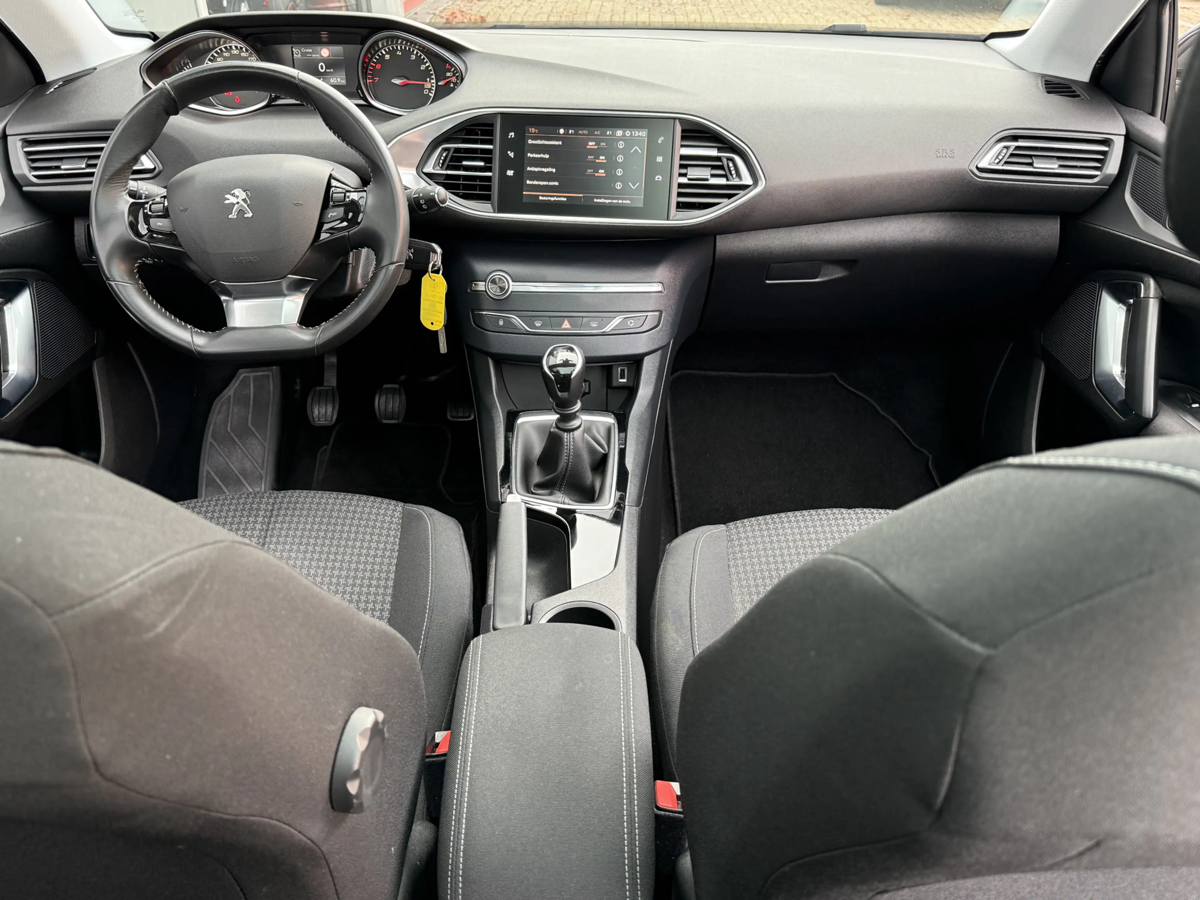 Peugeot 308 BWJ 2021 1.2 PureTech 111 PK Blue Lease Executive — photo 34
