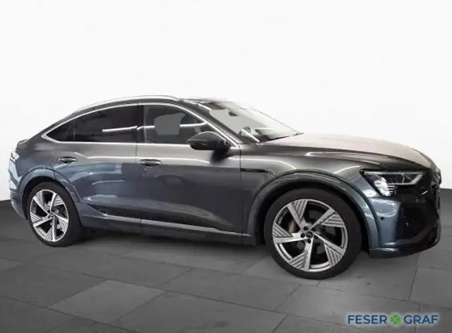 Audi Q8 E-Tron view 5