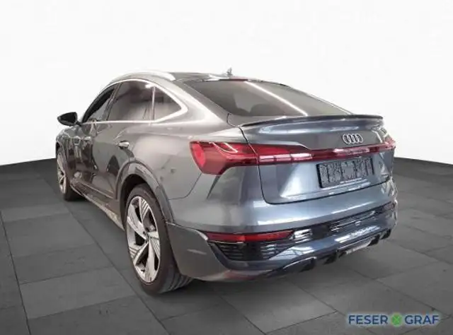 Audi Q8 E-Tron view 4