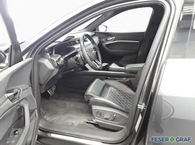Audi Q8 E-Tron view 6