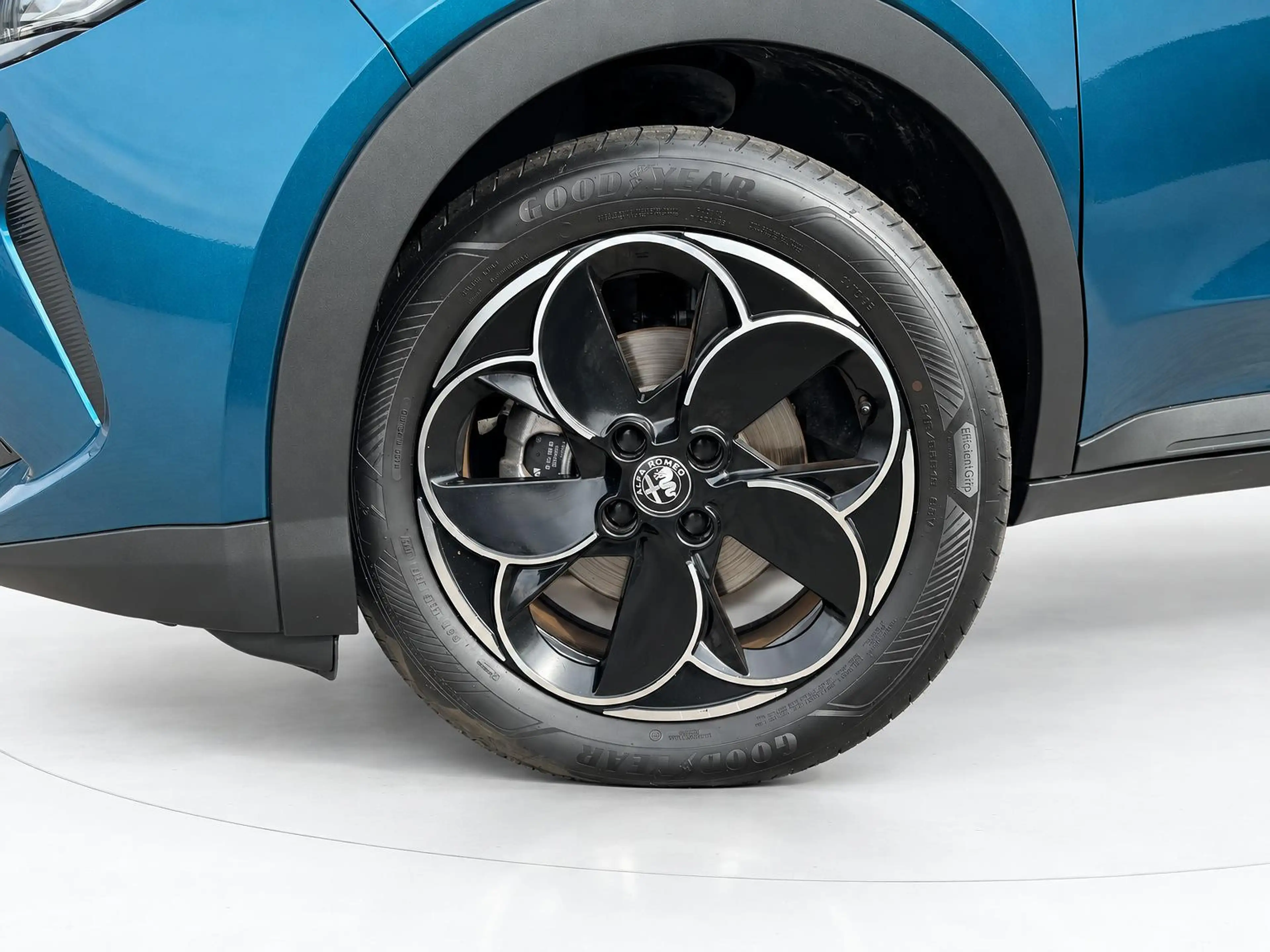 Alfa Romeo Junior Elettrica 54 kWh | 1 fase | Accu 98% | 18 inch | P — photo 18