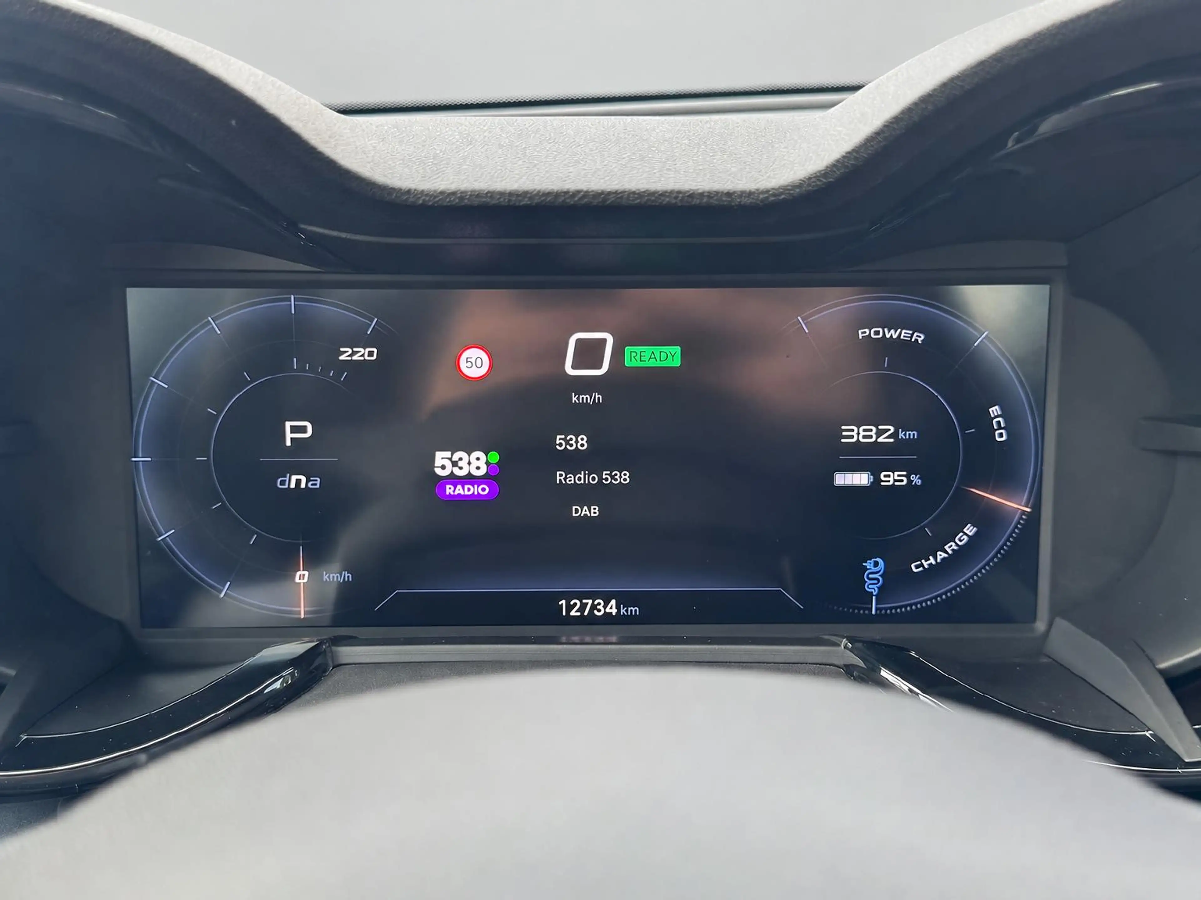 Alfa Romeo Junior Elettrica 54 kWh | 1 fase | Accu 98% | 18 inch | P — photo 9