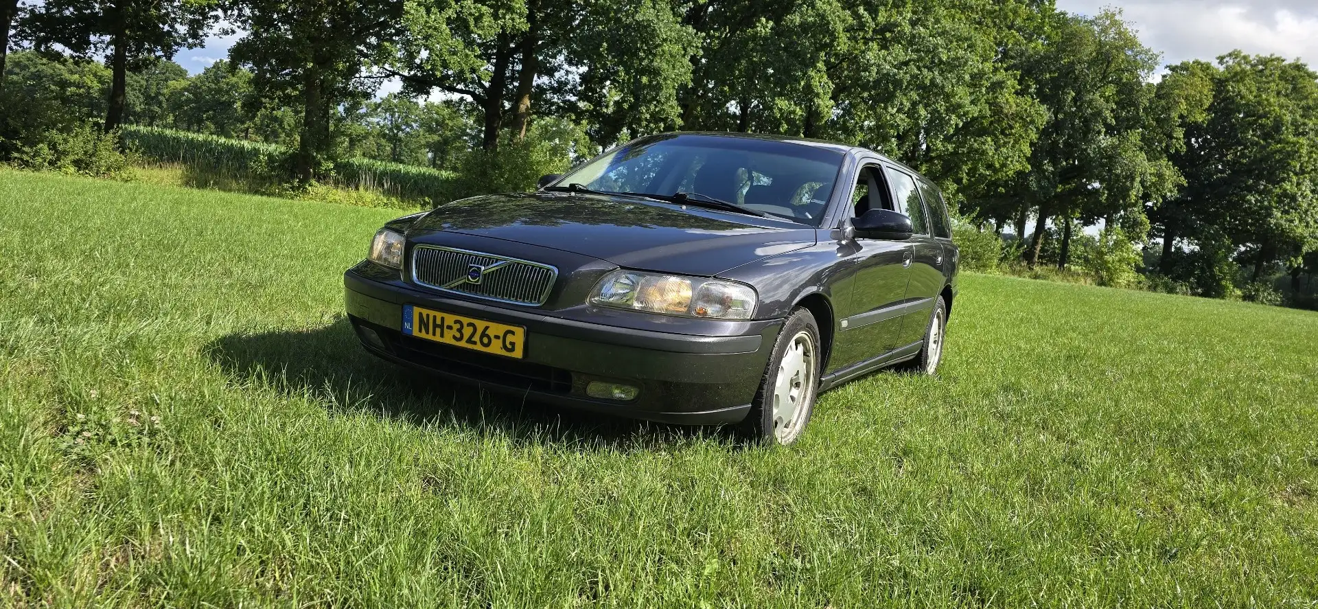 Volvo V70 2.4 T Geartr. C.L. Noir - 2