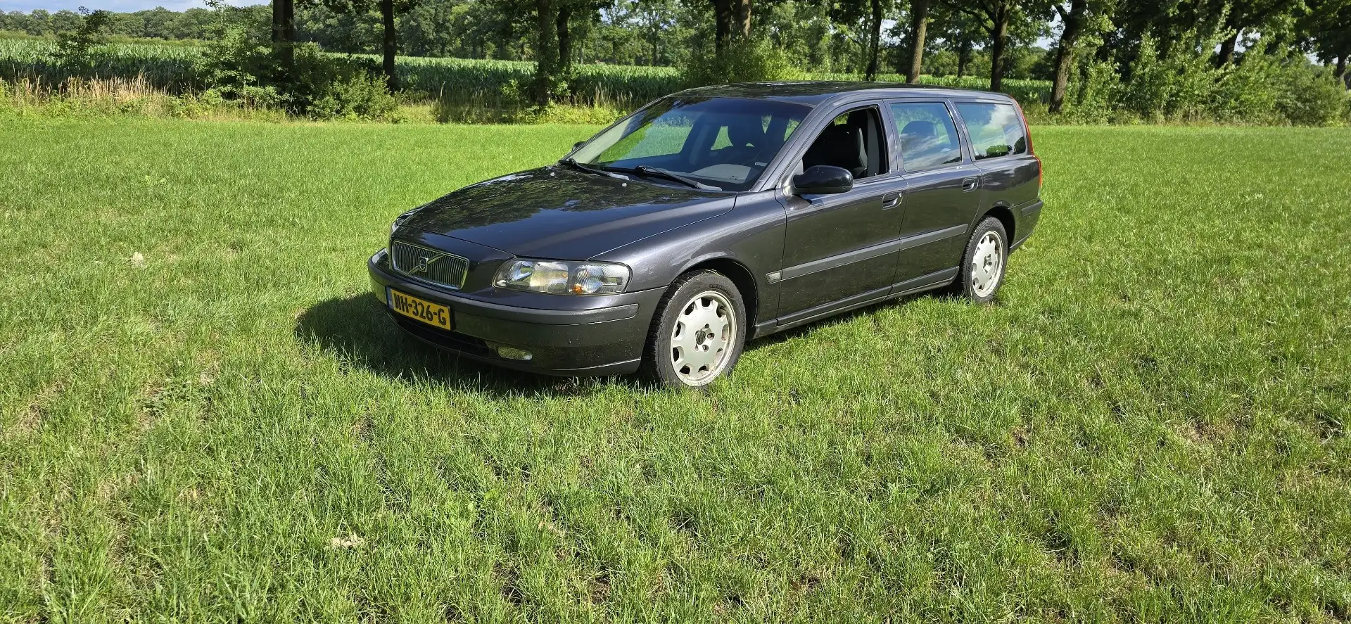 Volvo V70 2.4 T Geartr. C.L. Noir - 1