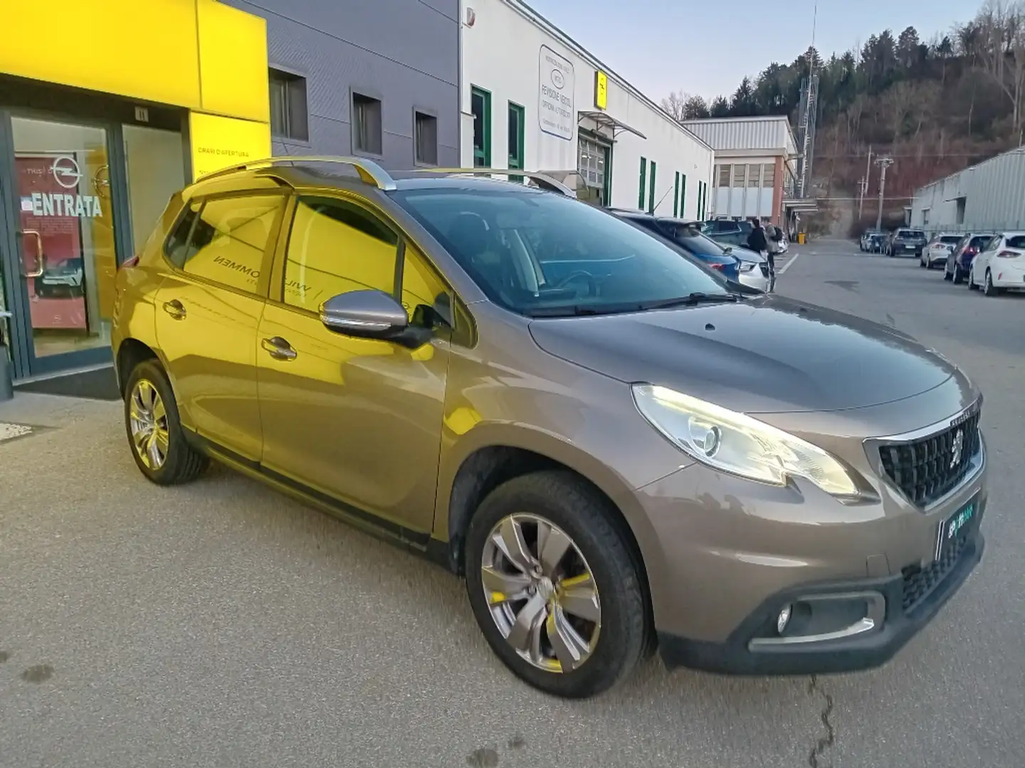 Peugeot 2008 BlueHDi 75 Active Beżowy - 2