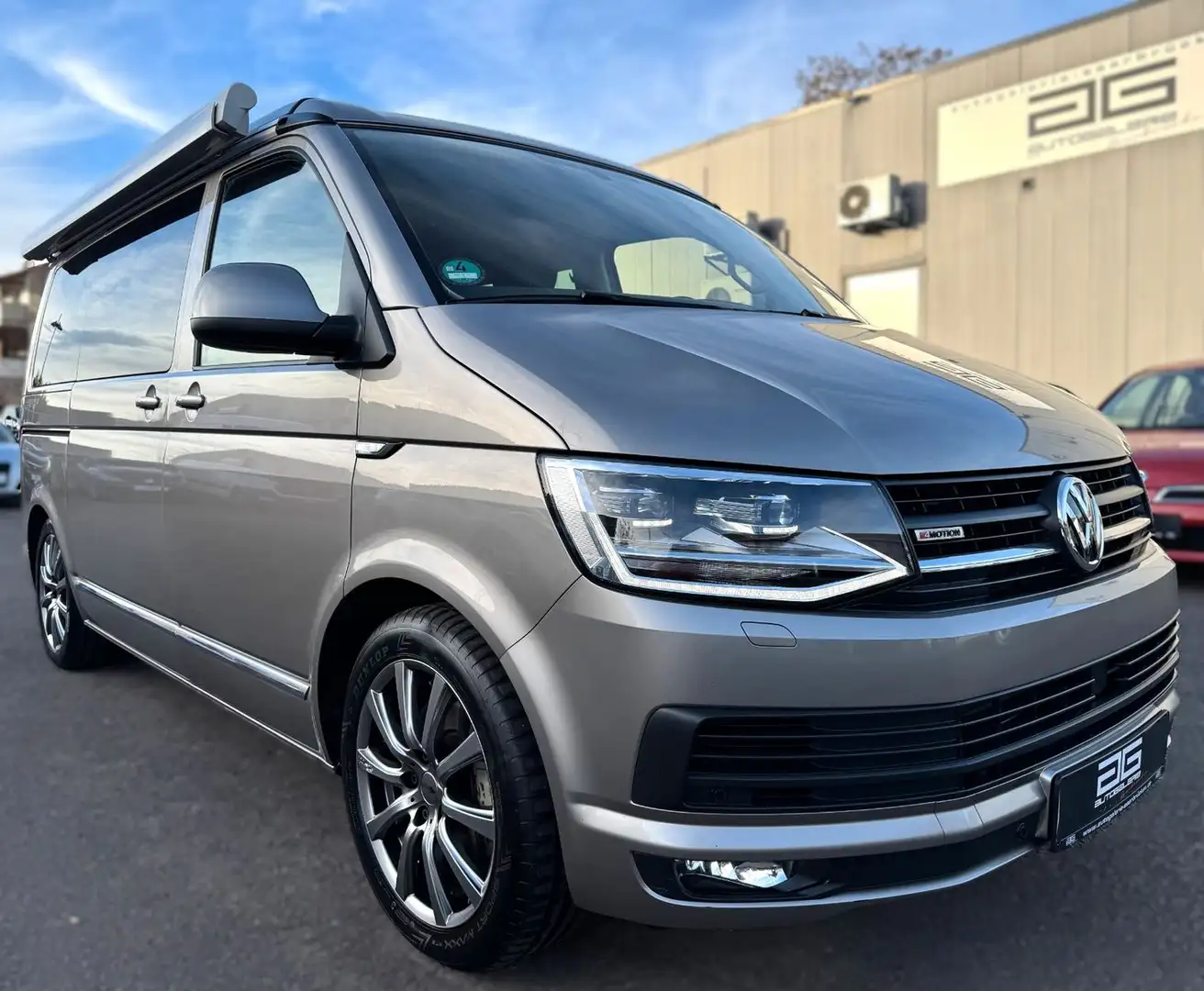 Volkswagen T6 California Beach 2.0TDI 4Motion DSG *1.Hand* Grau - 1