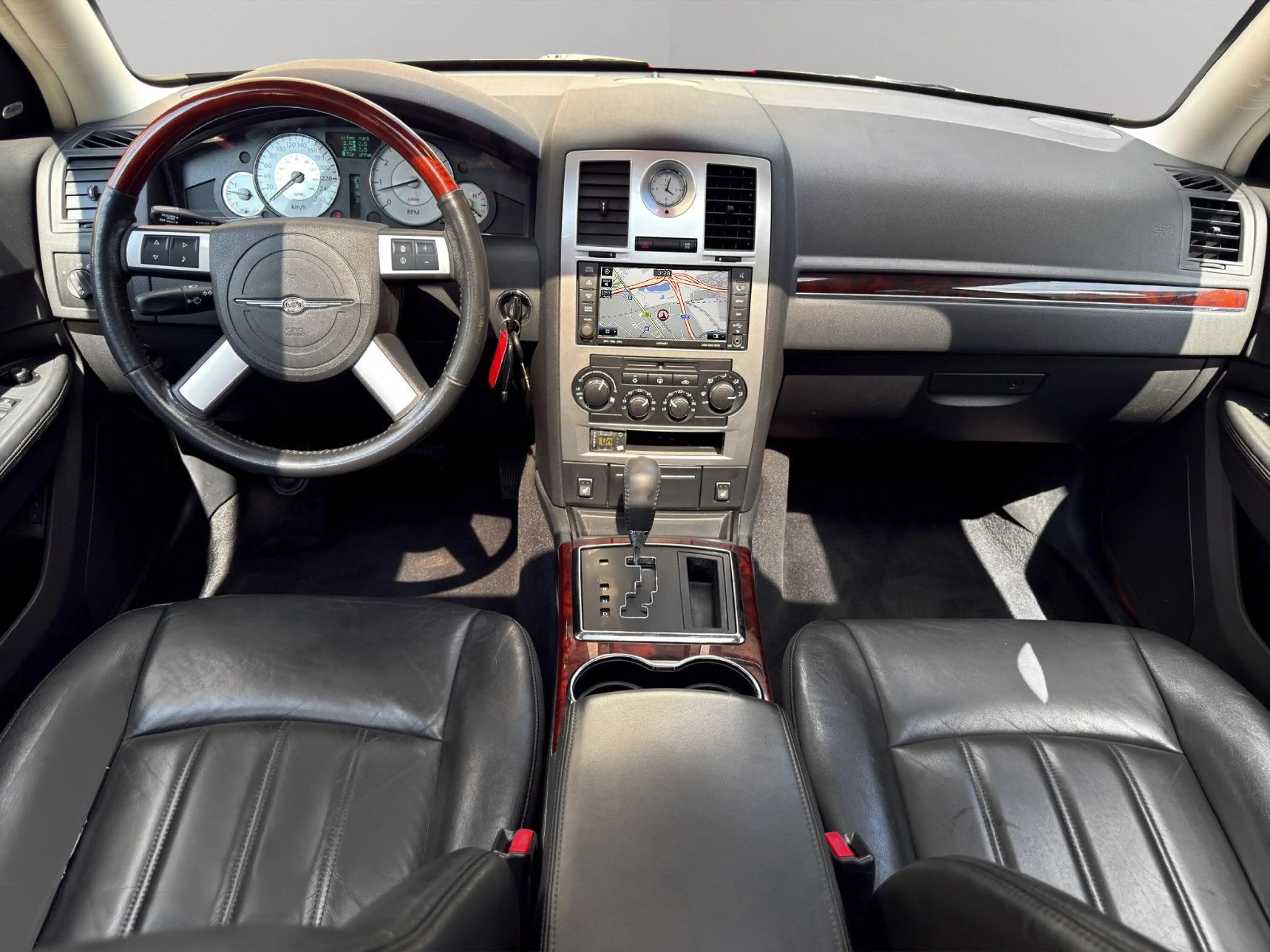 Chrysler 300C 3.0 CRD V6*Aut.*Leder*Schiebedach*Navi*PDC* — photo 14