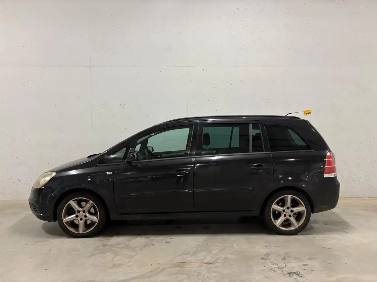 Opel Zafira 2.2 Temptation 7p. Airco Trekhaak Cruise C. APK NA Zwart - 2