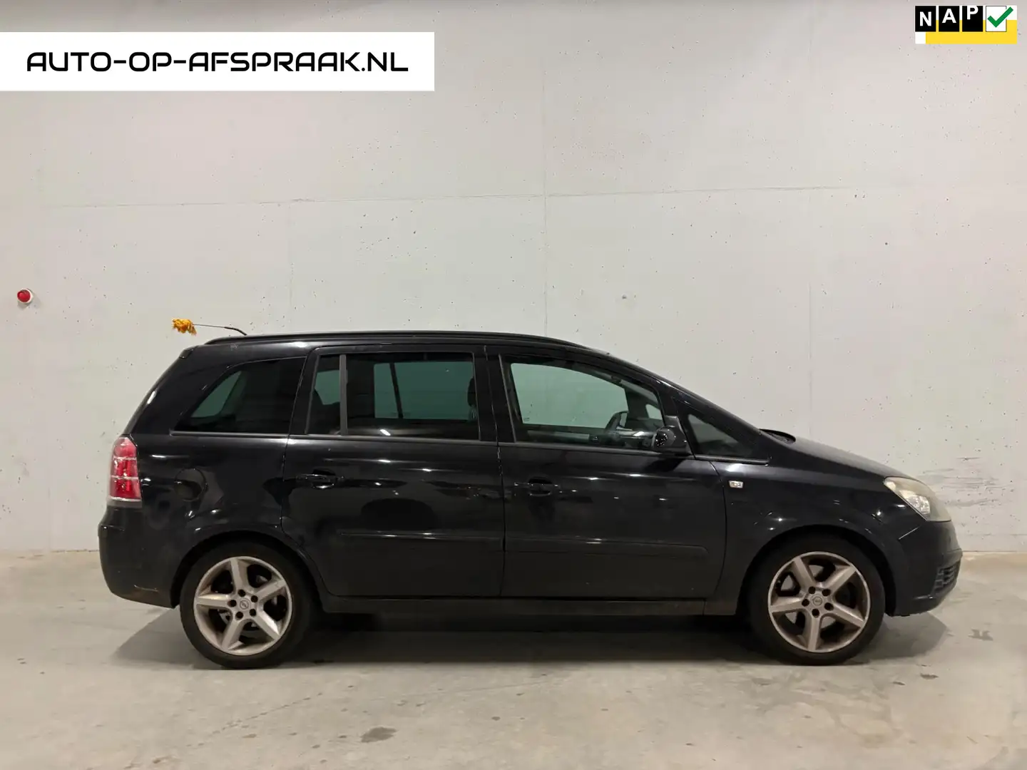 Opel Zafira 2.2 Temptation 7p. Airco Trekhaak Cruise C. APK NA Zwart - 1